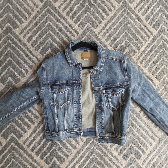 American Eagle Outfitters Jackets & Blazers - American Eagle Outfitters Medium Blue Cropped Denim Jacket